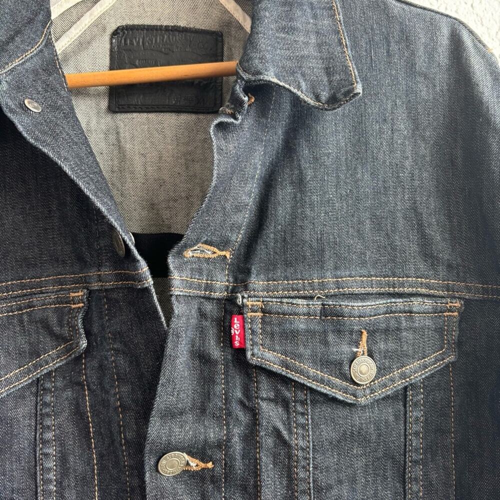 Levi's Dark Wash Denim Jean Jacket Men’s XL - Picture 3 of 11